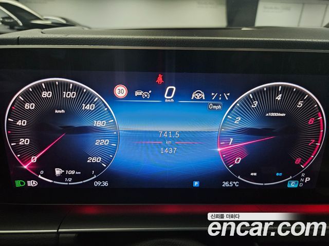 Mercedes-Benz GLE-Class — interior