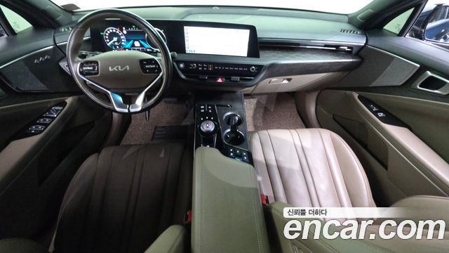 Kia K8 — interior