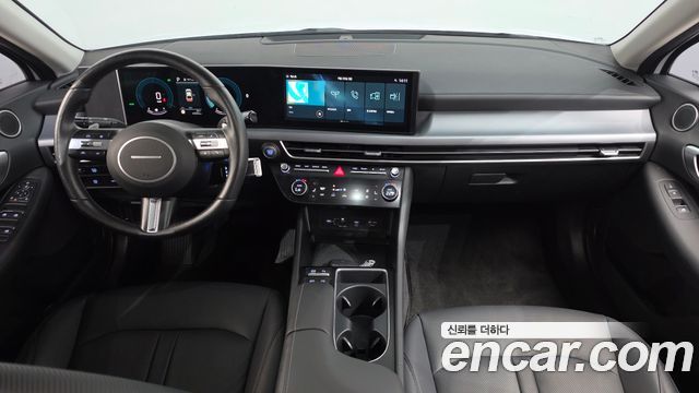 Hyundai Sonata — interior
