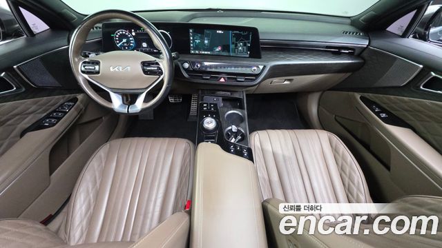 Kia K8 — interior