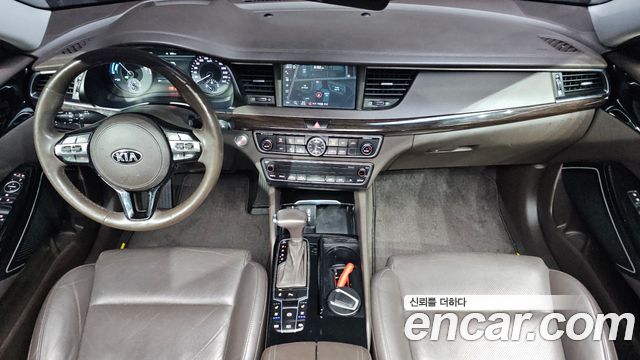 Kia K7 — interior