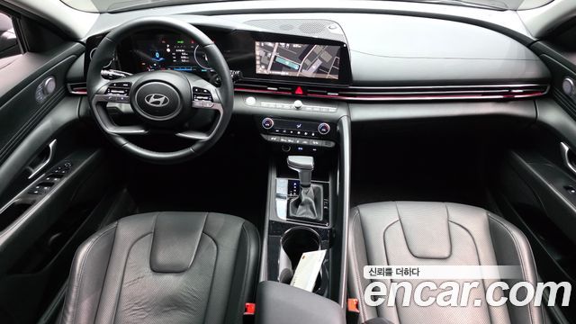 Hyundai Avante — interior