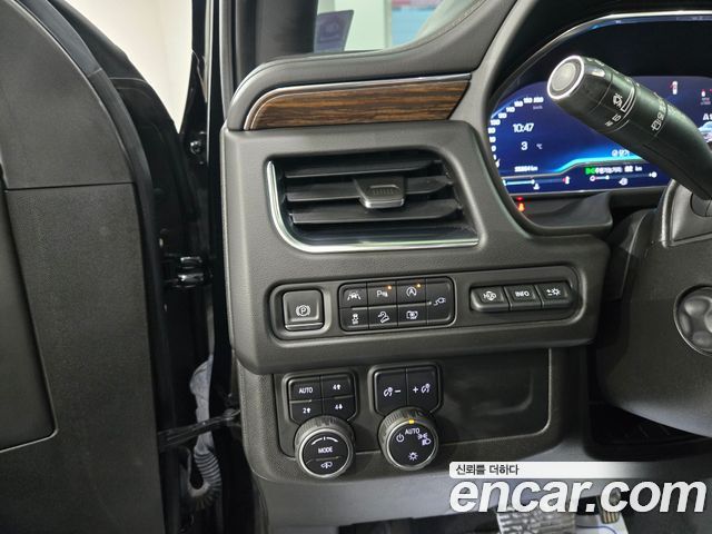 Chevrolet Korea Tahoe — interior