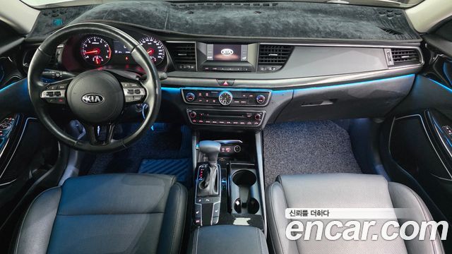 Kia K7 — interior