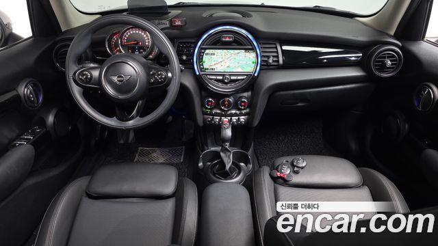 MINI Cooper — interior
