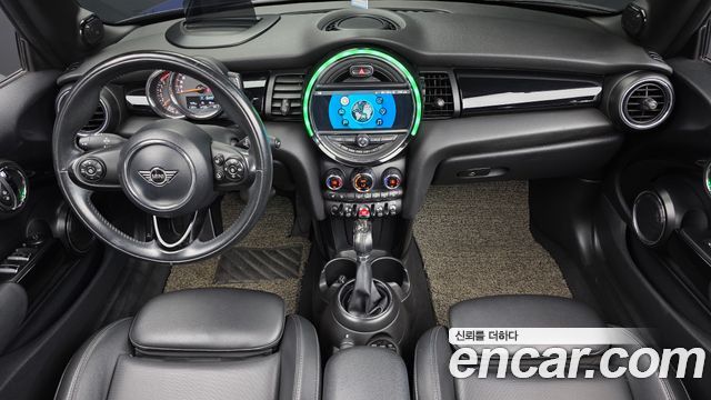 MINI Cooper Convertible — interior