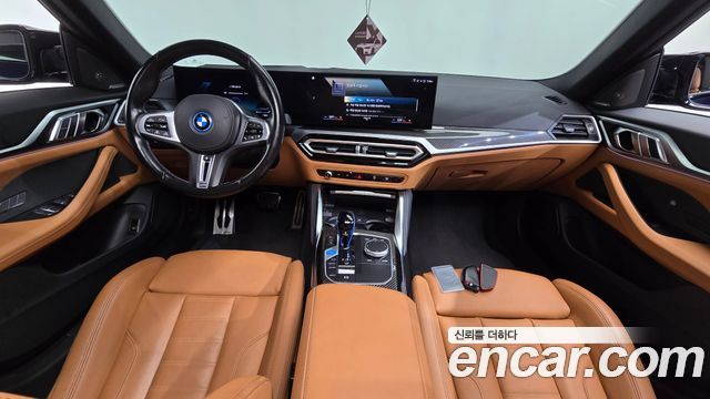 BMW i4 — interior