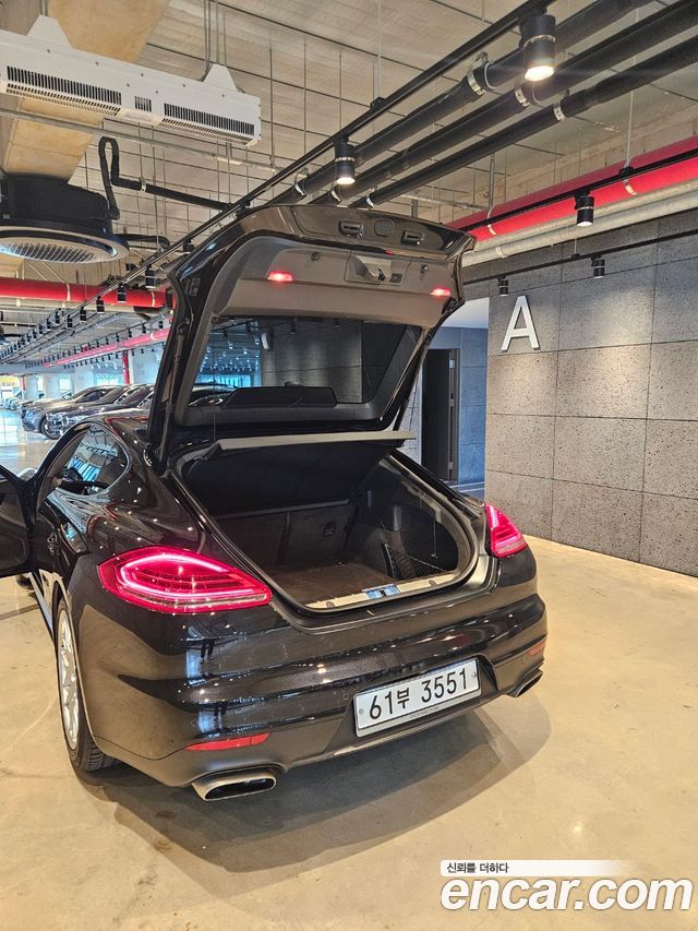 Porsche Panamera — interior
