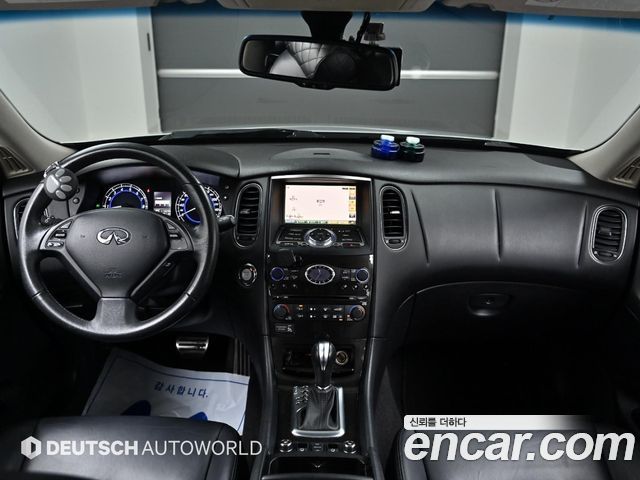 Infiniti EX — interior