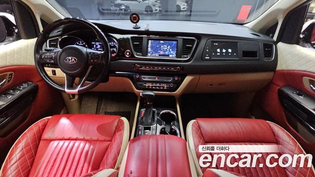 Kia Carnival — interior