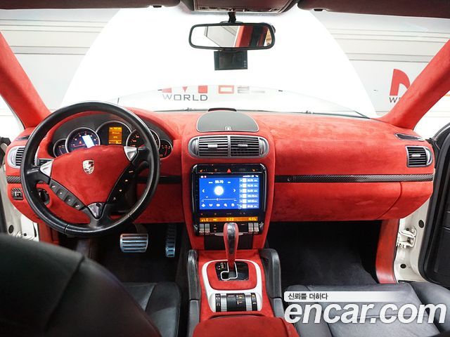 Porsche Cayenne — interior