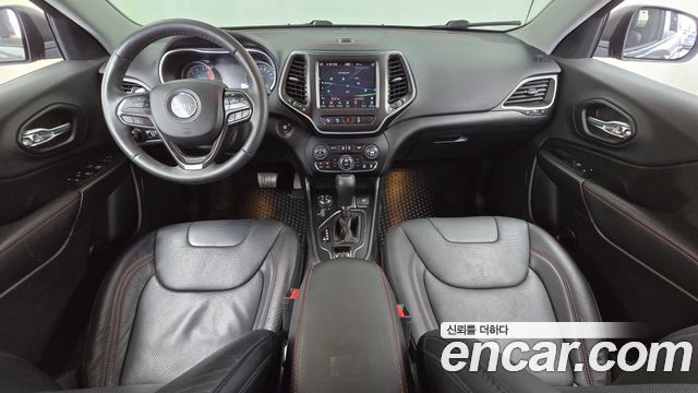 Jeep Cherokee — interior