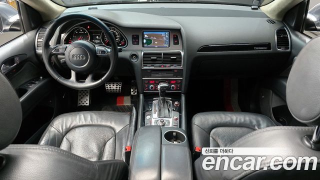 Audi Q7 — interior