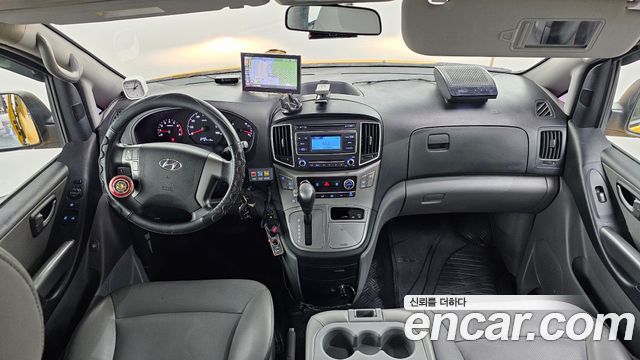 Hyundai Starex — interior