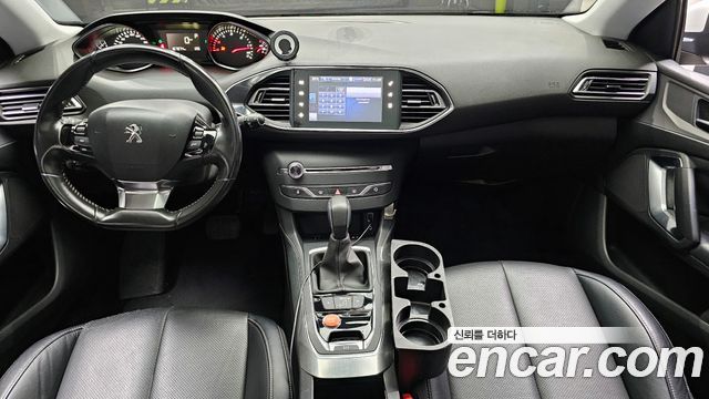 Peugeot 308 — interior