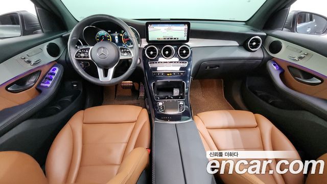 Mercedes-Benz GLC-Class — interior