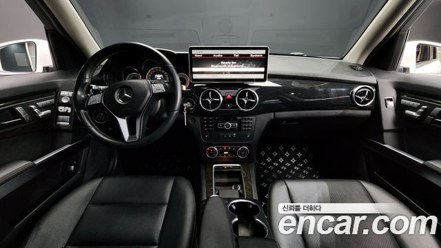 Mercedes-Benz GLK-Class — interior