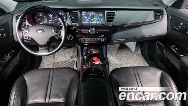 Kia K9 — interior