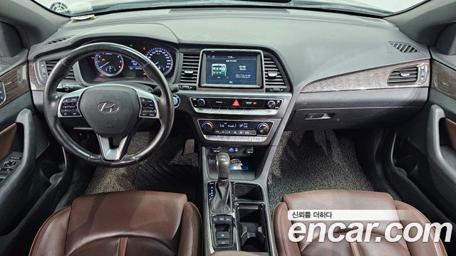 Hyundai Sonata — interior