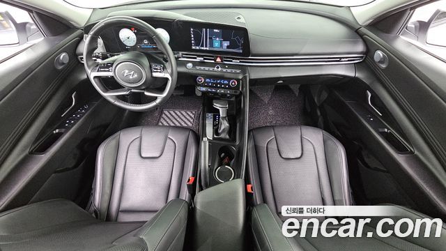 Hyundai Avante — interior