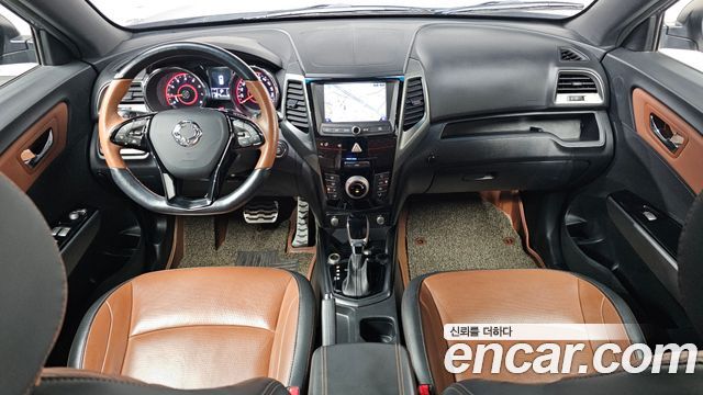 KG Mobility Tivoli — interior