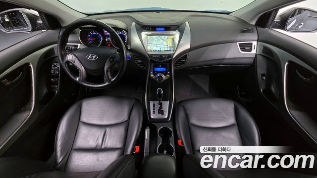 Hyundai Avante — interior