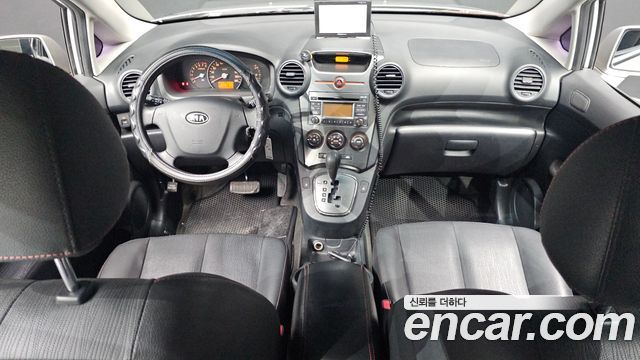 Kia Carens — interior
