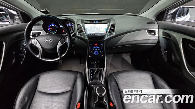 Hyundai Avante — interior