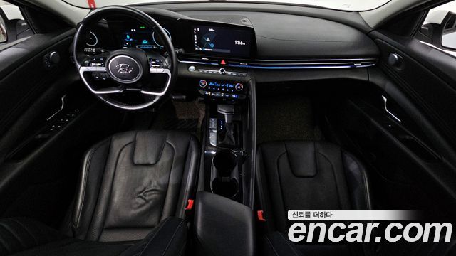 Hyundai Avante — interior