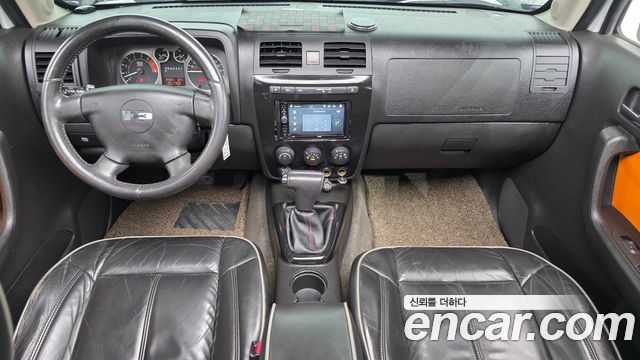 Hummer H3 — interior