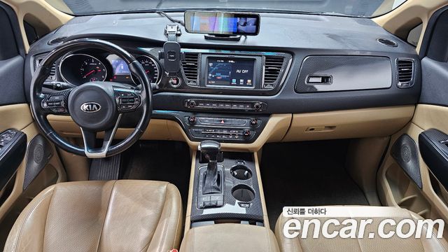 Kia Carnival — interior