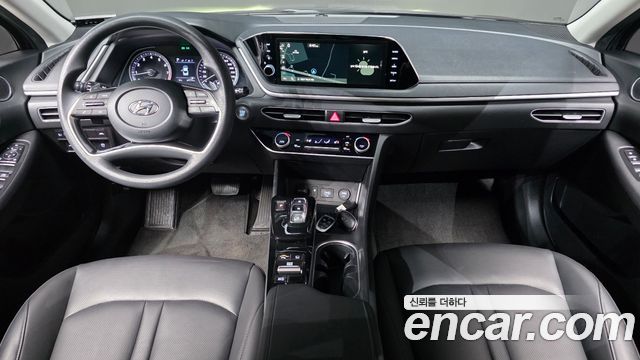 Hyundai Sonata — interior
