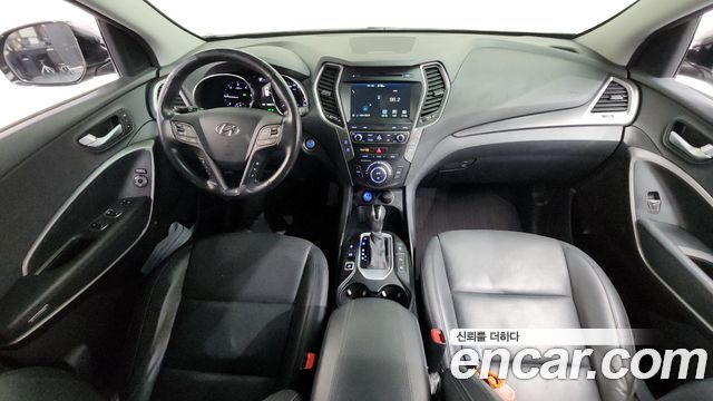 Hyundai Santa Fe — interior