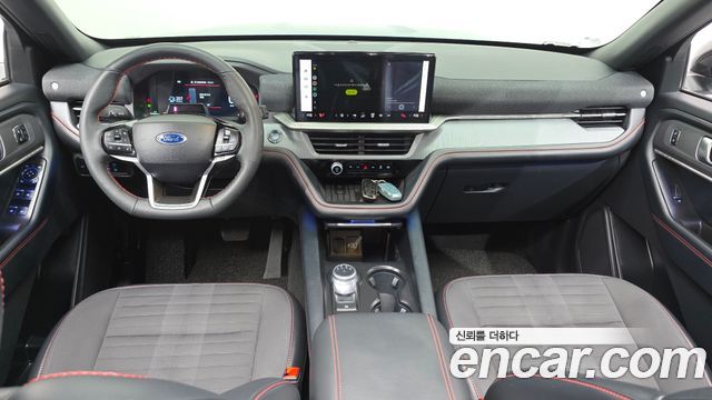 Ford Explorer — interior