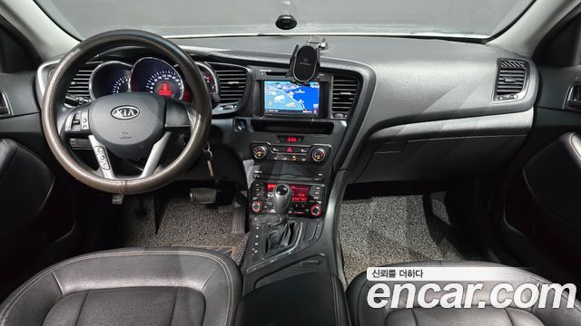 Kia K5 — interior