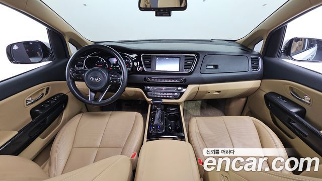 Kia Carnival — interior