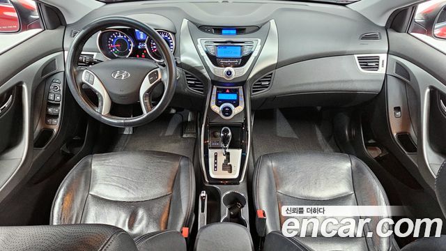 Hyundai Avante — interior