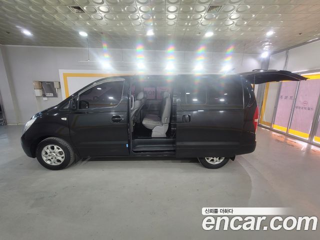 Hyundai Starex — interior
