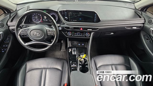 Hyundai Sonata — interior