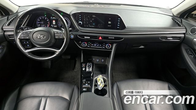 Hyundai Sonata — interior