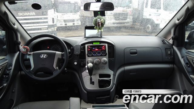 Hyundai Starex — interior