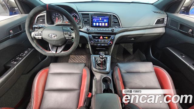 Hyundai Avante — interior