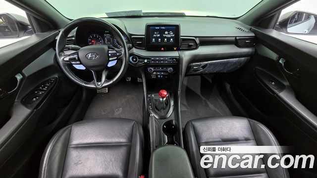 Hyundai Veloster — interior