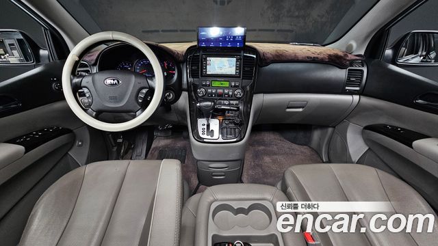 Kia Carnival — interior