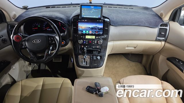 Kia Carnival — interior