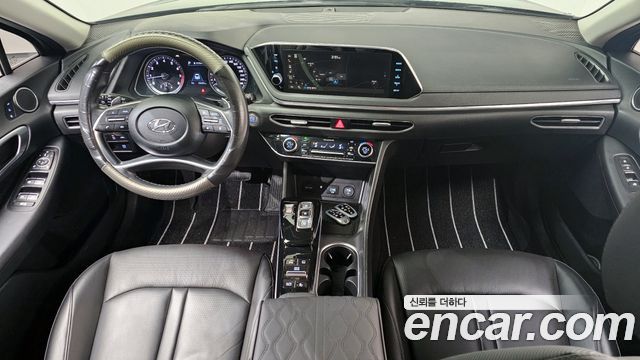 Hyundai Sonata — interior