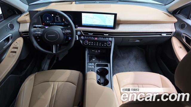 Hyundai Sonata — interior