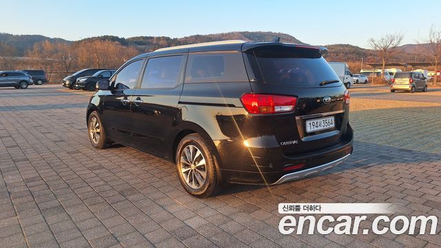 Kia Carnival — interior