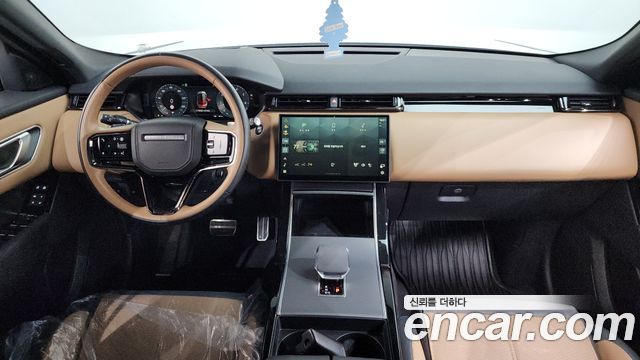 Land Rover Range Rover Velar — interior