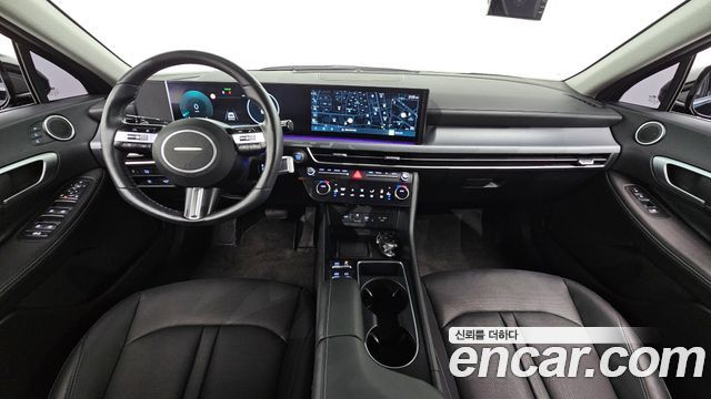 Hyundai Sonata — interior